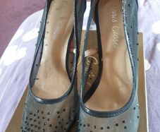 Caris Closet black dressy shoes