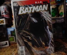 Batman ! Issue #679 ! Batman R.I.P ! by Alex Ross and Grant Morrison ! 2008 ! by DC Comics !