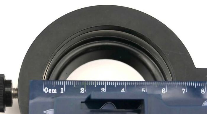 Photonic PL2000 microscope light source with O-ring light guide