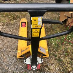 Pallet truck