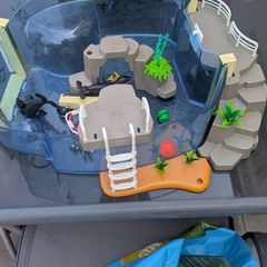 Toys Playmobile aquarium.