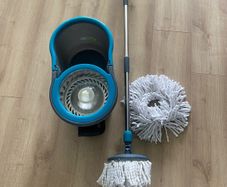 Spin mop and bucket