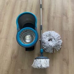 Spin mop and bucket
