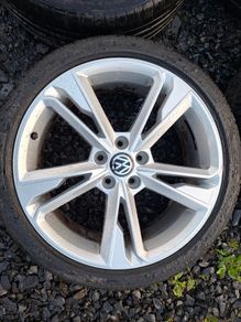 19" Vw Alloys with tyres