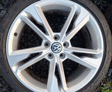 19" Vw Alloys with tyres