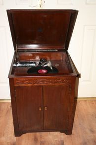 Antique Wind Up Gramophone