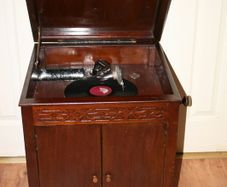Antique Wind Up Gramophone