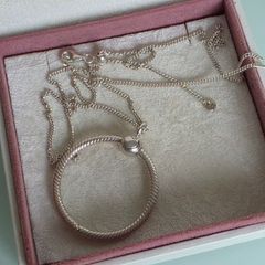 Pandora large O pendant necklace size ajustable. Very good condition