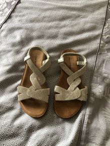 Ladies sandal size 5