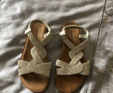 Ladies sandal size 5
