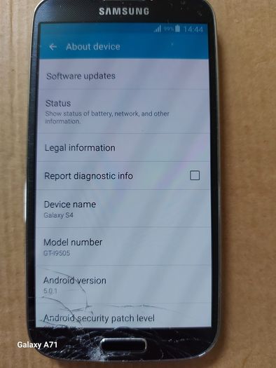 Samsung Galaxy S4, 16GB, Screen damaged near Bottom, but does not affect the touchscreen