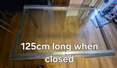 Glass extendable table