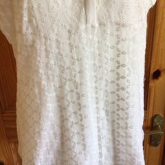 Ladies Per Una Ivory chiffon sleeveless blouse  top size 16 includes post