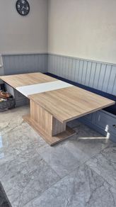 Dining Table in very good condition