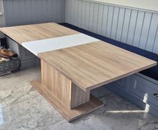 Dining Table i veey good condition