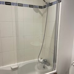 bath screen