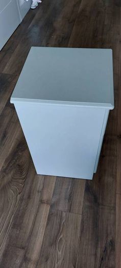 2 x Bedside Lockers