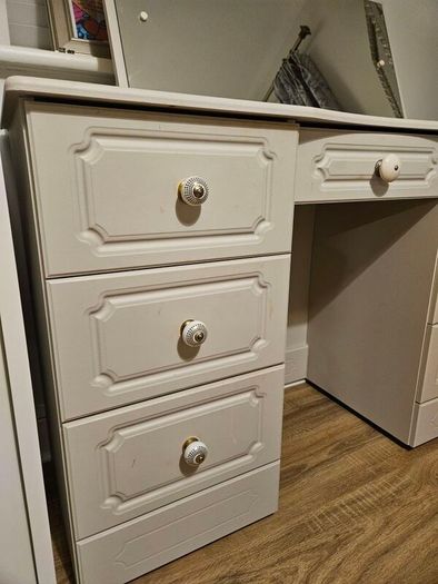 Dressing table
