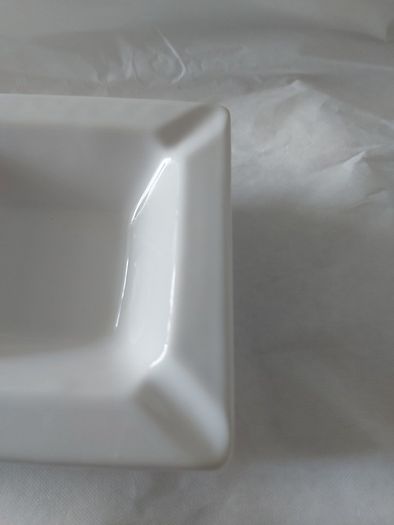 Silk Cut square ashtray ,collectors item, with smoking bans advertising bans on ashtrays for health reasons, price includes post to anywhere in Ireland thank you,,see pictures for condition ,take as is,litte pitting on glaze ,sold as is.