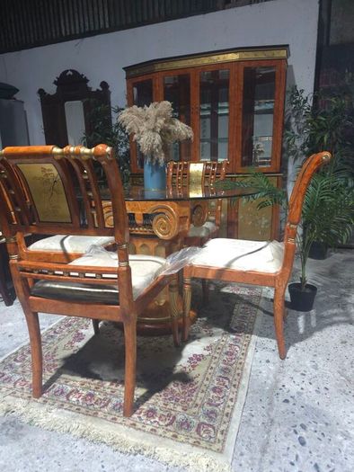 table+6 chairs+displqy cabinet