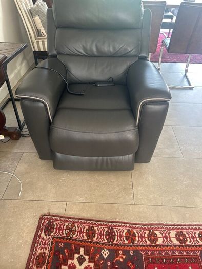 Tilt & lift leather armchair