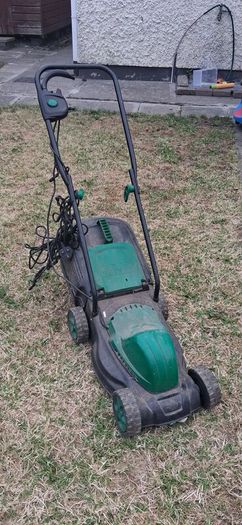 electric lawnmower