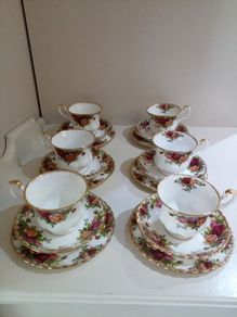 18 piece Tea Set Royal Albert Old Country Roses Bone China