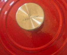 2x Crofton iron cast casserole pots in red