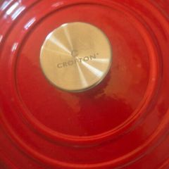 2x Crofton iron cast casserole pots in red