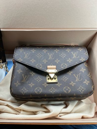 Louis Vuitton Pochette Metis handbag