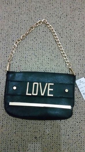 Brand new hand bag with removable chain