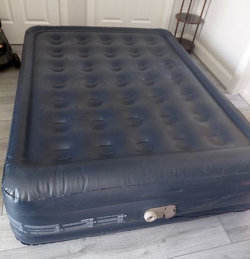 Luxury inflatable double airbed