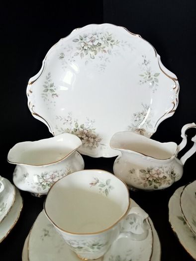 Immaculate Royal Albert Haworth Tea Set