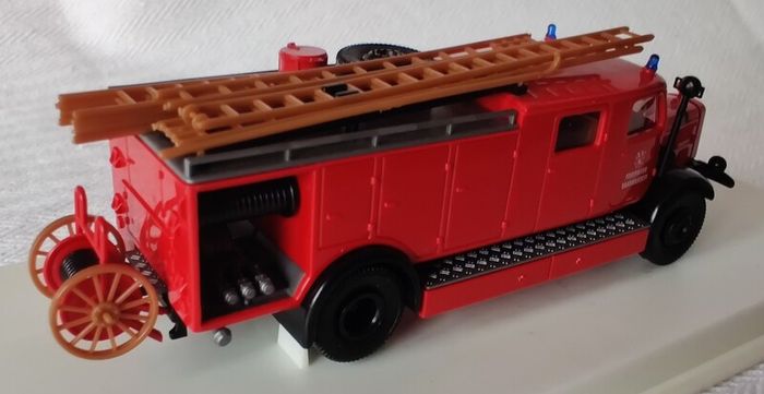 Brekina 1:87 Mercedes MB L 4500 S LF25 Fire Brigade