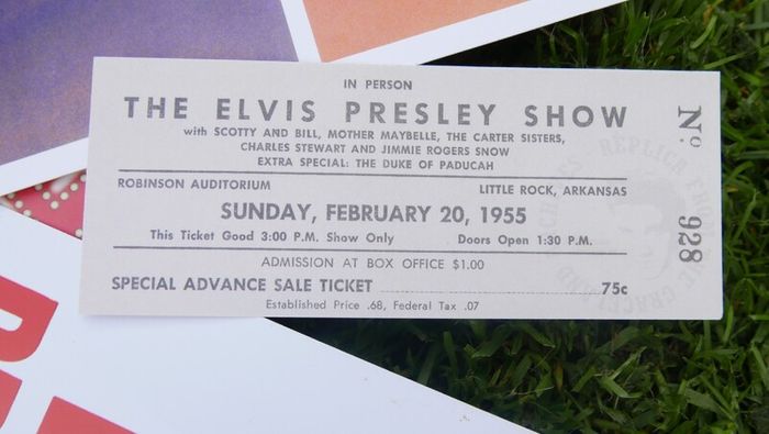 Elvis Presley Deagostini Collectors Box & Collectors Items