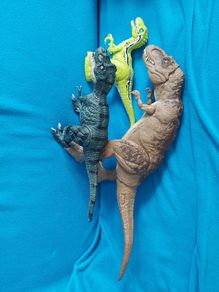 Dinosaurs  2 pc