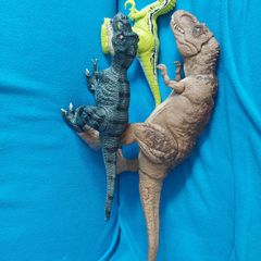 Dinosaurs  2 pc