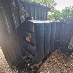 Oil tank free