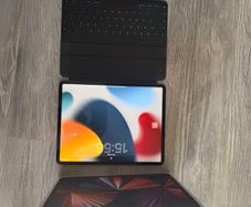 Apple Ipad pro 12.9inch 128gb wifi + cellular 5th gen and Apple Magic keyboard