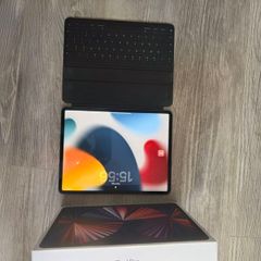 Apple Ipad pro 12.9inch 128gb wifi + cellular 5th gen and Apple Magic keyboard