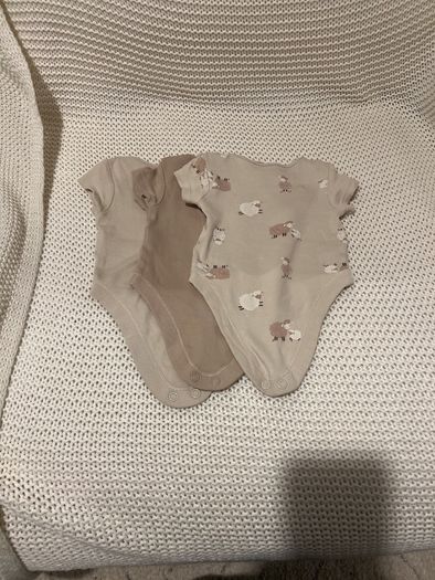 3 newborn body suits