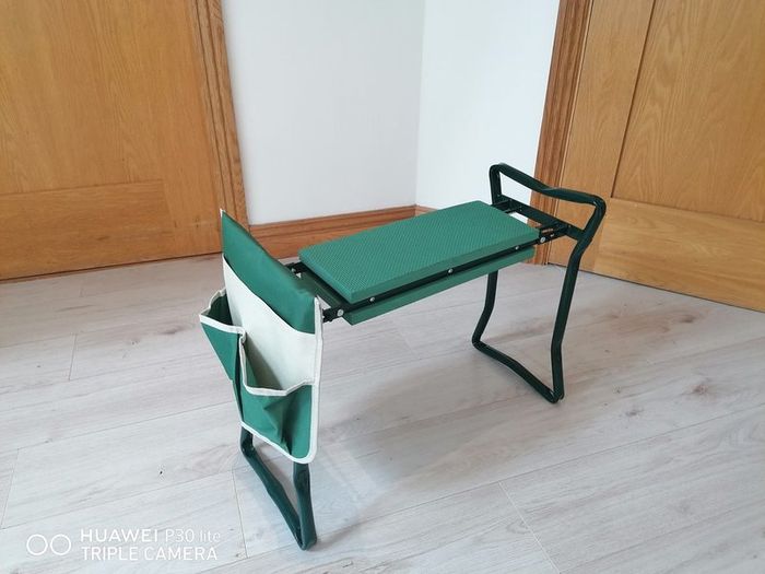 Garden Kneeling / Chair Foldable With Bag ..free Delivery