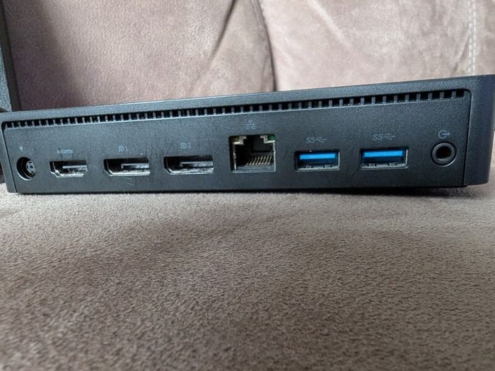 DELL D6000 with 130W charger