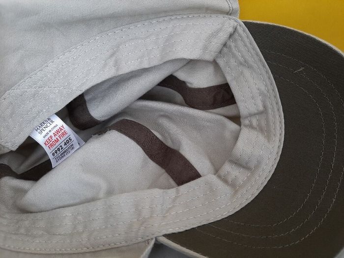 New childs sun hat 12/18 mths marks & Spencer
