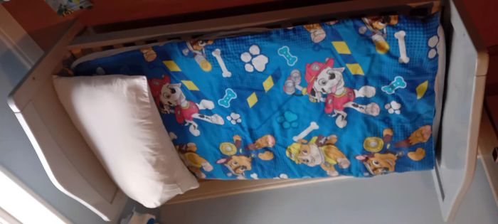 Toddler bed