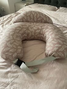 Momcozy feeding pillow