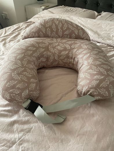 Momcozy feeding pillow