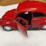 Maisto.volkswagen BW Beetle red midst scale 1:24  die cast VW Image 5