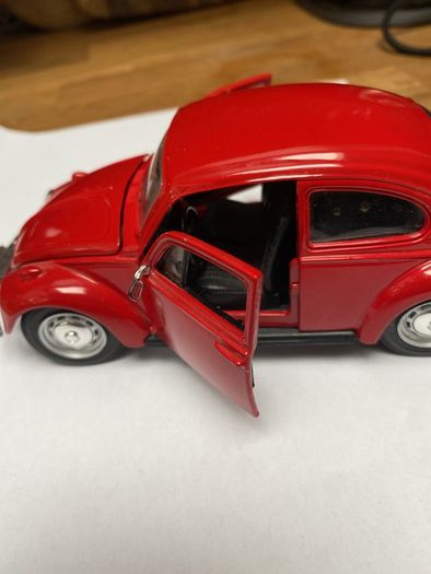 Maisto.volkswagen BW Beetle red midst scale 1:24  die cast VW
