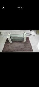 coffee table and rug